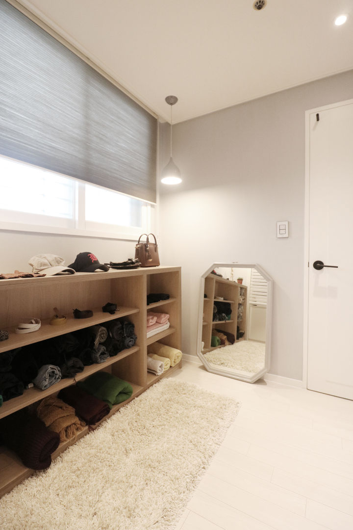 homify Modern dressing room