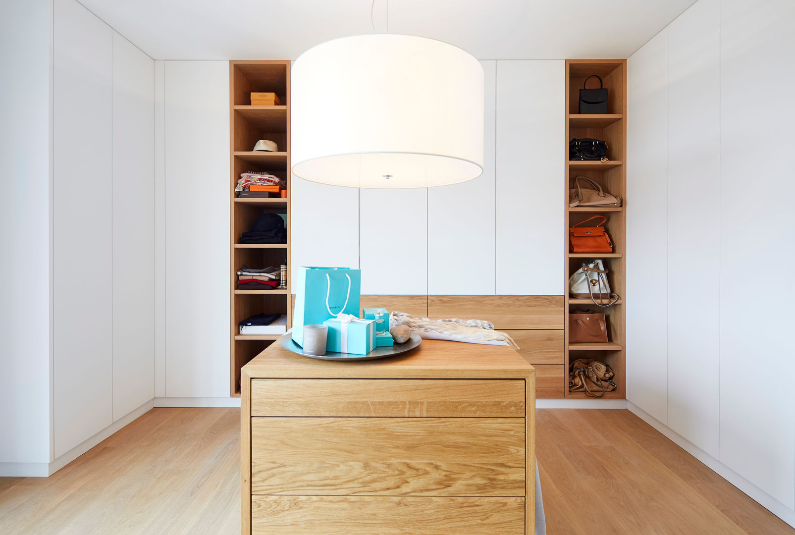 Umbau und Möblierung einer Privatwohnung in Freiburg, DOMANI INTERIOR. Möbel. Art. aus Freiburg DOMANI INTERIOR. Möbel. Art. aus Freiburg Closets de estilo moderno Madera Acabado en madera Clósets y cómodas