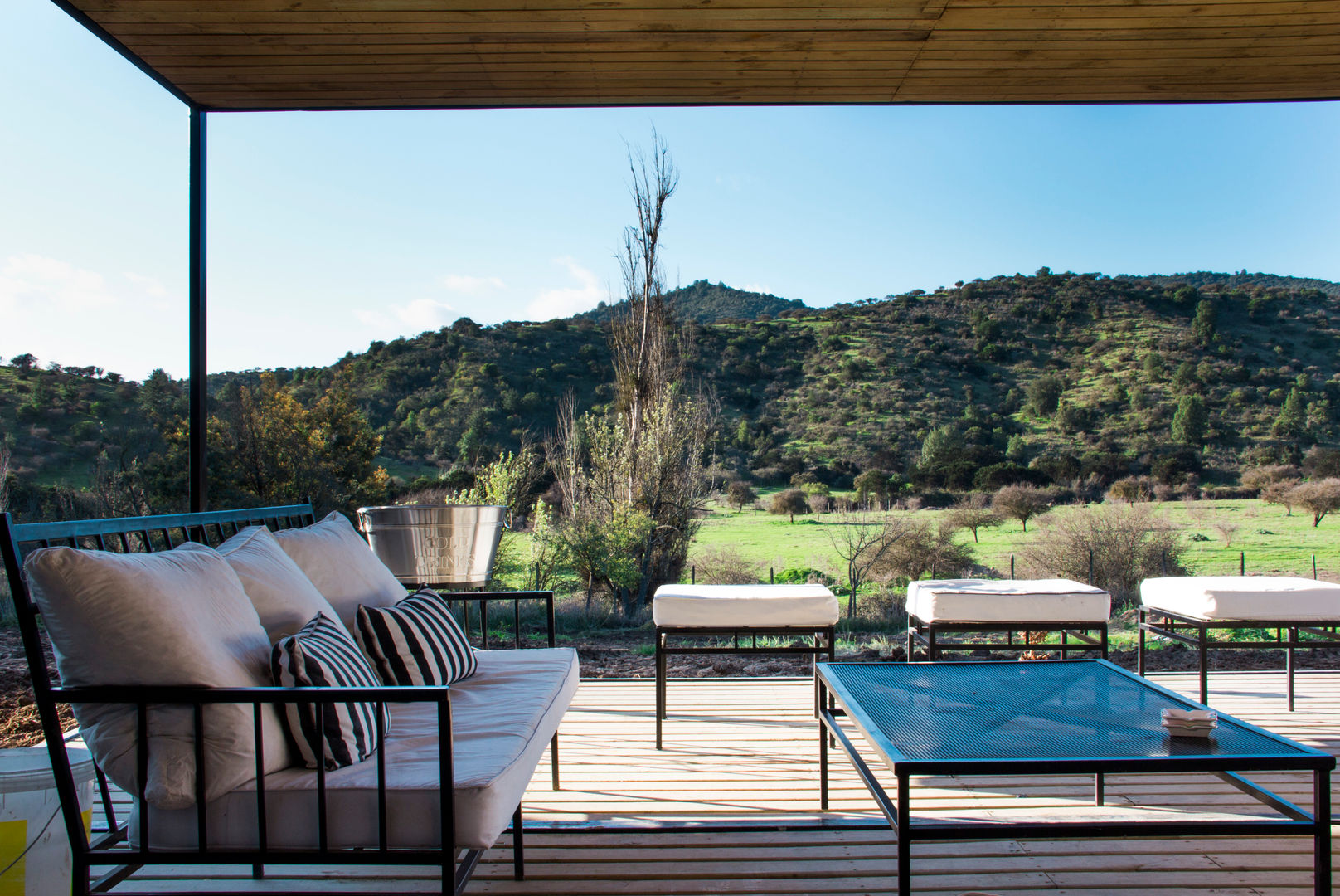 Diseño de casa Eco en Colchagua, INFINISKI INFINISKI Balcone, Veranda & Terrazza in stile moderno