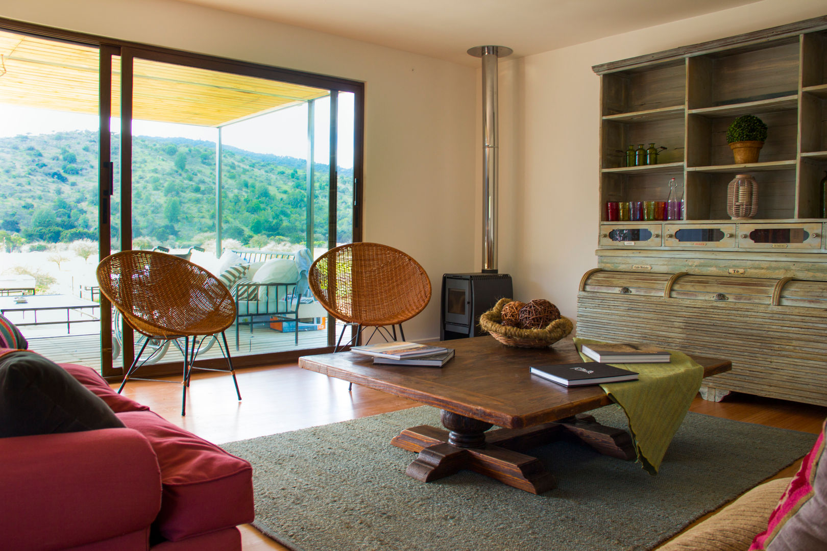 Diseño de casa Eco en Colchagua, INFINISKI INFINISKI Modern Oturma Odası