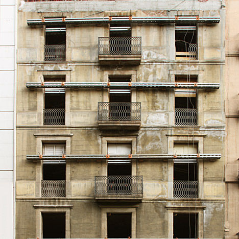 Estado anterior a la restauración de la fachada Xmas Arquitectura e Interiorismo para reformas y nueva construcción en Barcelona