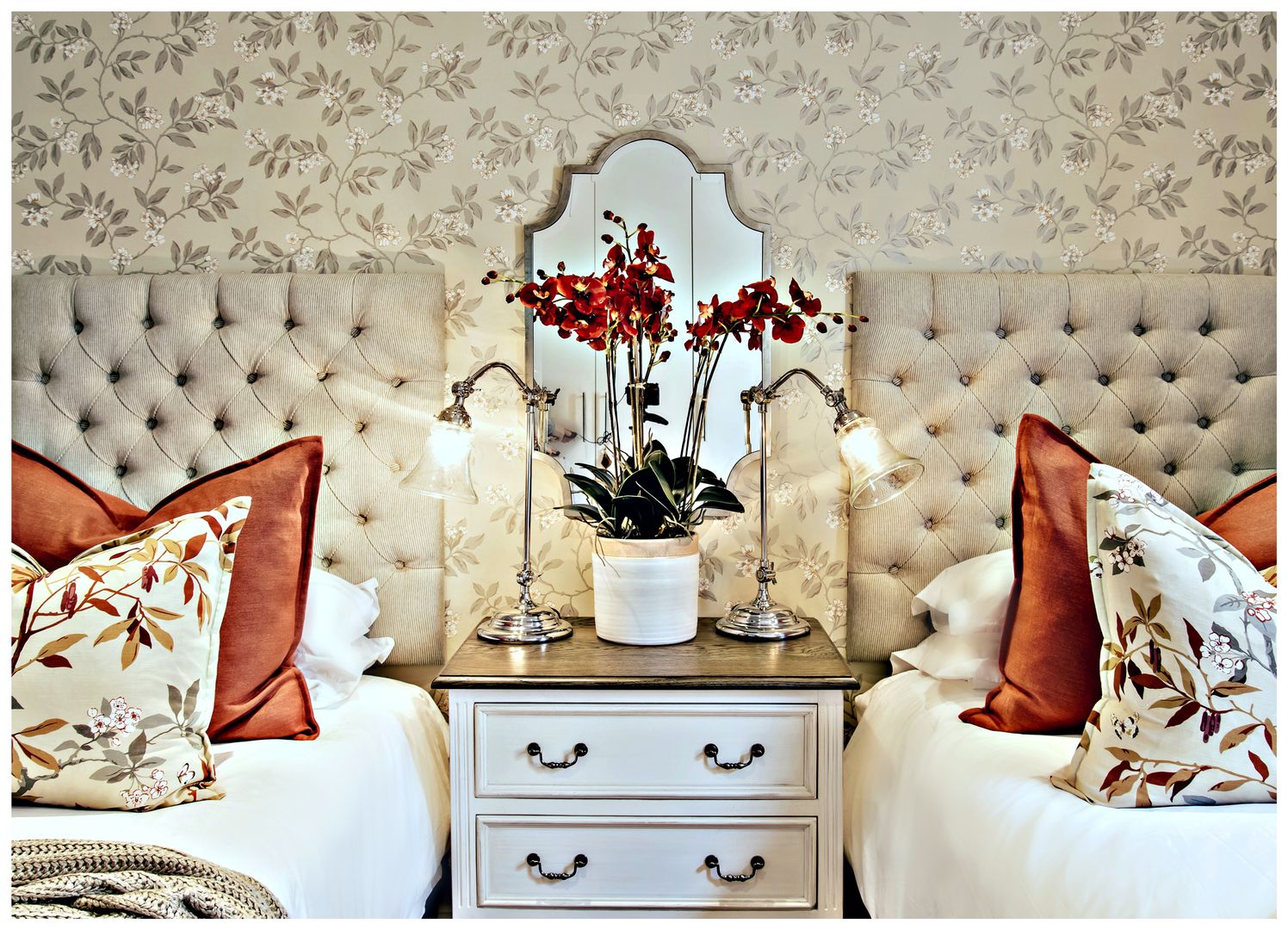 homify Classic style bedroom