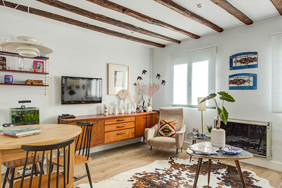 INTERIORISMO VIVIENDA EN MADRID, Decorando tu espacio - interiorismo y reforma integral en Madrid. Decorando tu espacio - interiorismo y reforma integral en Madrid. Eklektyczny salon Drewno O efekcie drewna Szafki i kredensy