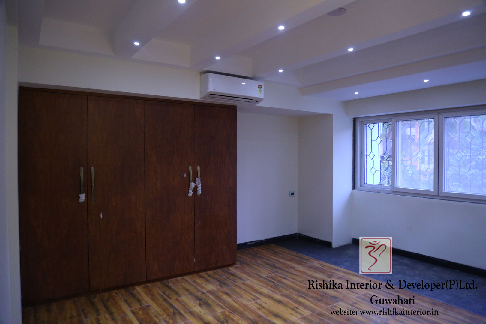 Residence at Silphukhuri, Rishika Interior & Developer (p) Ltd. Rishika Interior & Developer (p) Ltd. Dormitorios modernos: Ideas, imágenes y decoración