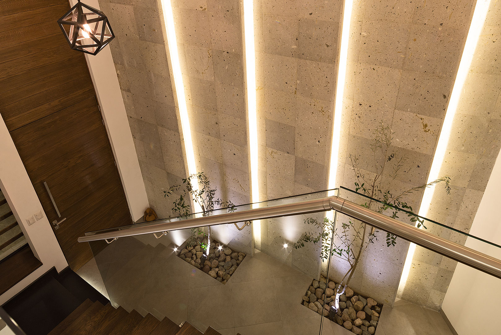 CASA GP, VELAZQUEZ GOMEZ ARQUITECTOS VELAZQUEZ GOMEZ ARQUITECTOS Modern Corridor, Hallway and Staircase