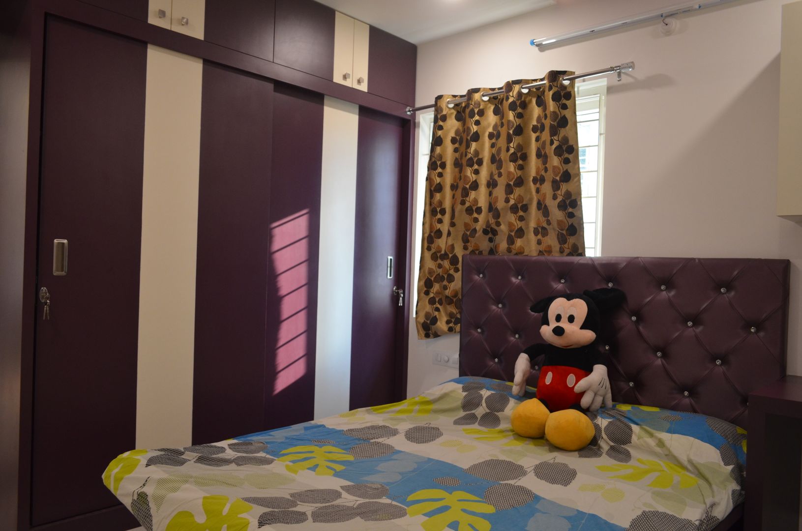 Minimalistic Designed flat, Vdezin Interiors Vdezin Interiors غرفة الاطفال أسرة نوم