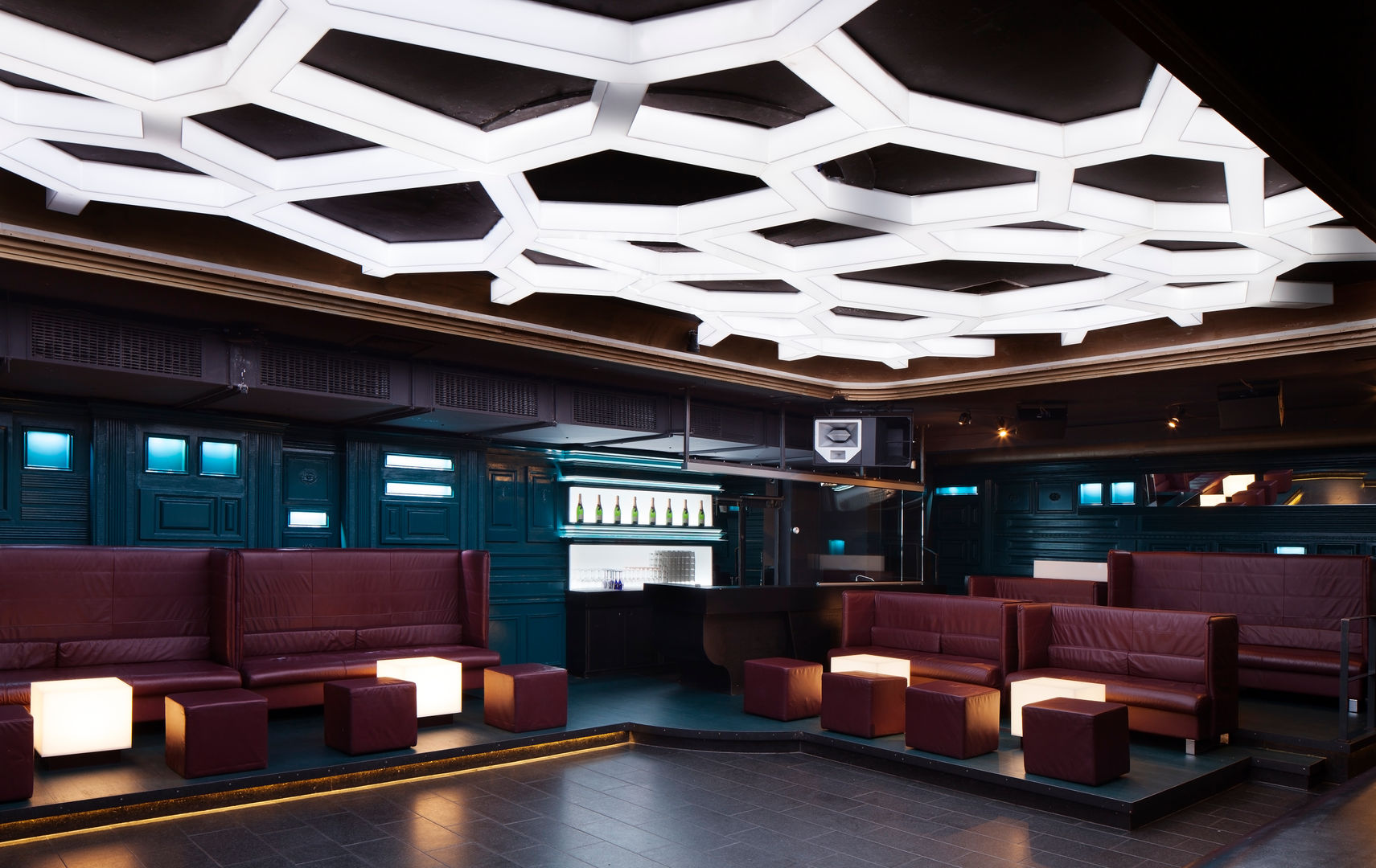 homify Commercial spaces Bars & clubs