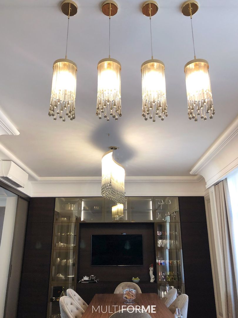 Design chandeliers for kitchen and living room in a flat in Moscow., MULTIFORME® lighting MULTIFORME® lighting Klasik Yemek Odası