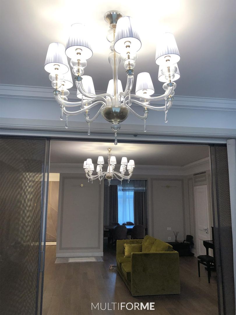 Design chandeliers for kitchen and living room in a flat in Moscow., MULTIFORME® lighting MULTIFORME® lighting Classic style dining room