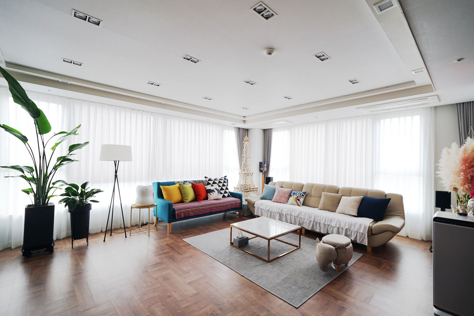 컬러풀 뉴트로하우스, 디자인 아버 디자인 아버 Eclectic style living room