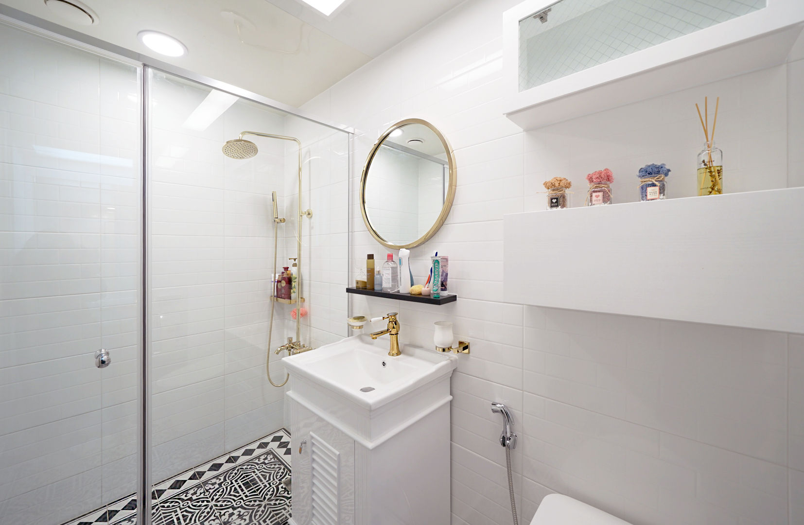 컬러풀 뉴트로하우스, 디자인 아버 디자인 아버 Ванная комната в стиле модерн