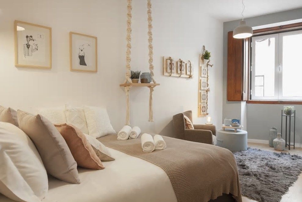 São Bento Studio, Rafaela Fraga Brás, Interior Design & Homestyling Rafaela Fraga Brás, Interior Design & Homestyling Small bedroom