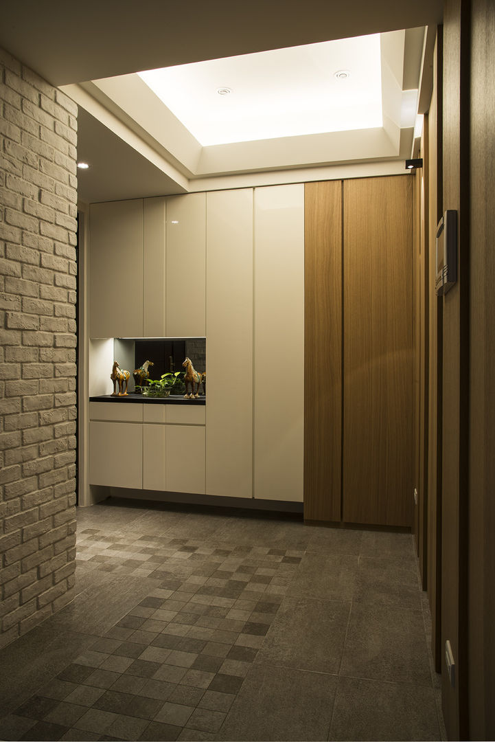 退休養老好宅好優閒-竹城新東京, 富亞室內裝修設計工程有限公司 富亞室內裝修設計工程有限公司 ทางเดินแบบเอเชียห้องโถงและบันได กระเบื้อง