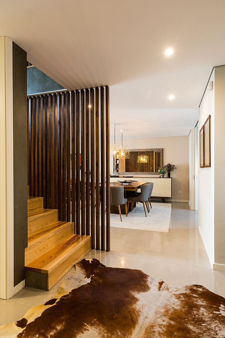 Casa Vilarinha - SHI Studio Interior Design, ShiStudio Interior Design ShiStudio Interior Design Modern corridor, hallway & stairs