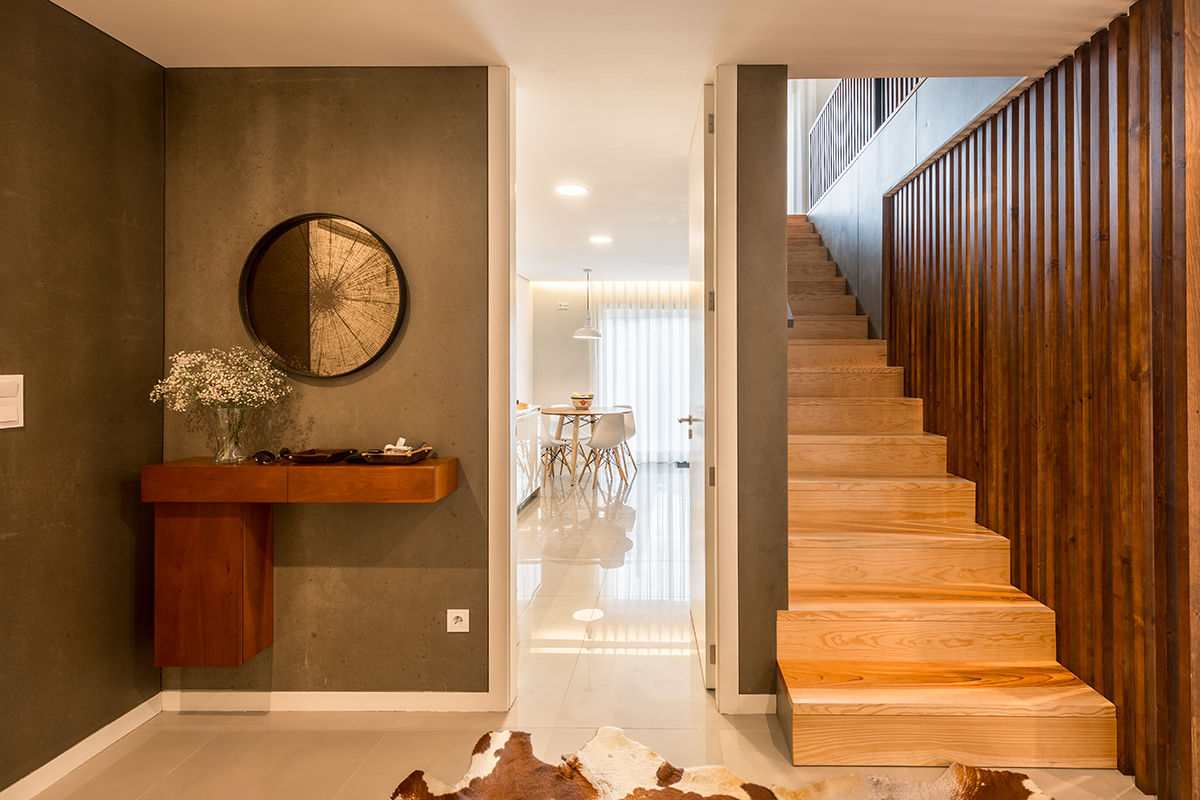 Casa Vilarinha - SHI Studio Interior Design, ShiStudio Interior Design ShiStudio Interior Design Modern corridor, hallway & stairs