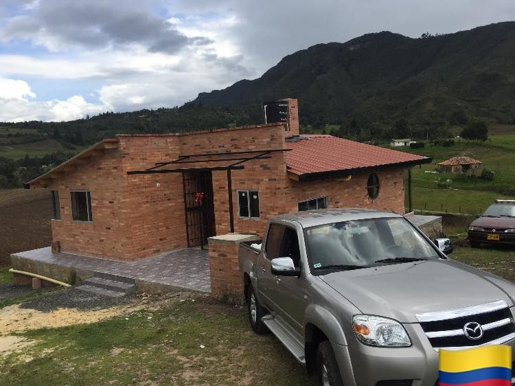 Proyecto casa de descanso Simijaca - Cundinamarca, Lopez Robayo Arquitectos Lopez Robayo Arquitectos บ้านและที่อยู่อาศัย อิฐหรือดินเผา