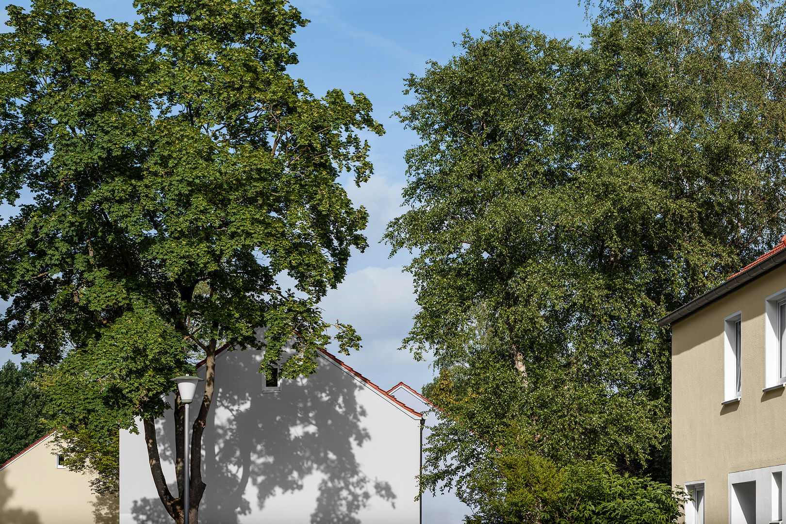 Alte Offizierssiedlung für den aktuellen Wohnungsmarkt, Hilger Architekten Hilger Architekten Terrace house