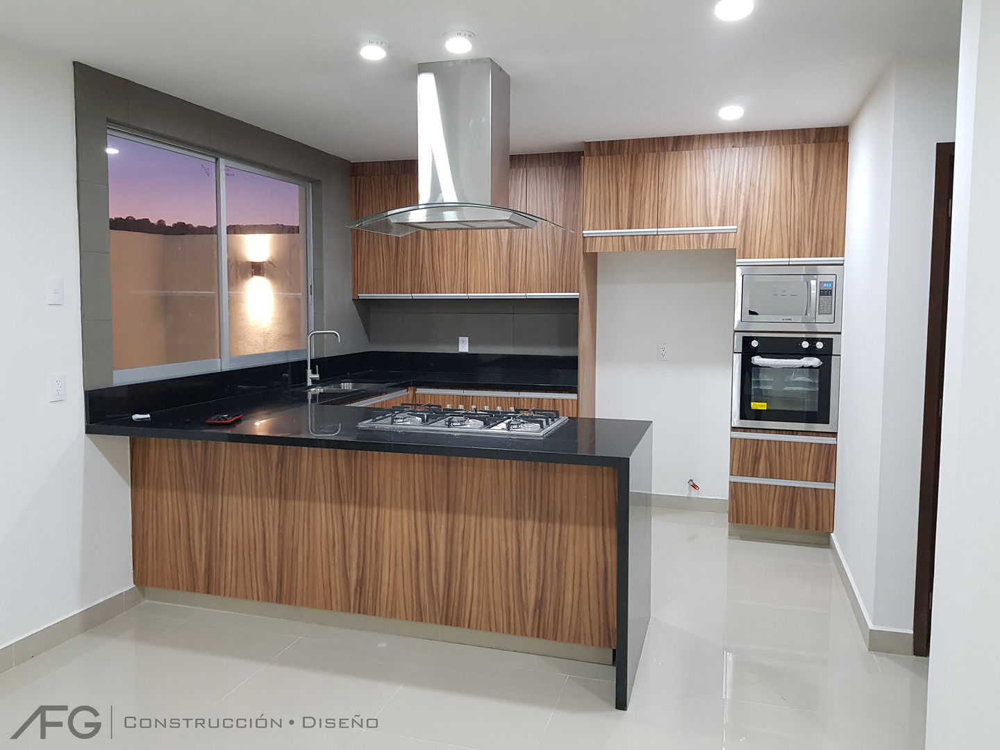 Casa Foresta, ANBA interiorismo ANBA interiorismo Built-in kitchens