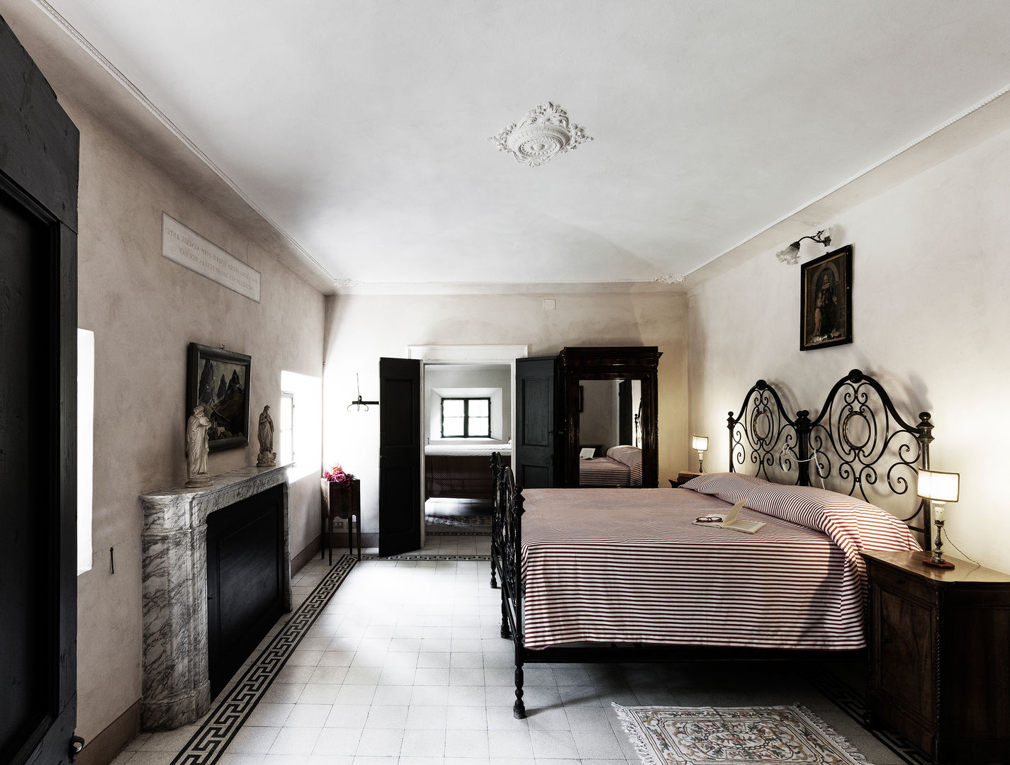 VILLA PRIVATA, elena romani PHOTOGRAPHY elena romani PHOTOGRAPHY Klassische Schlafzimmer