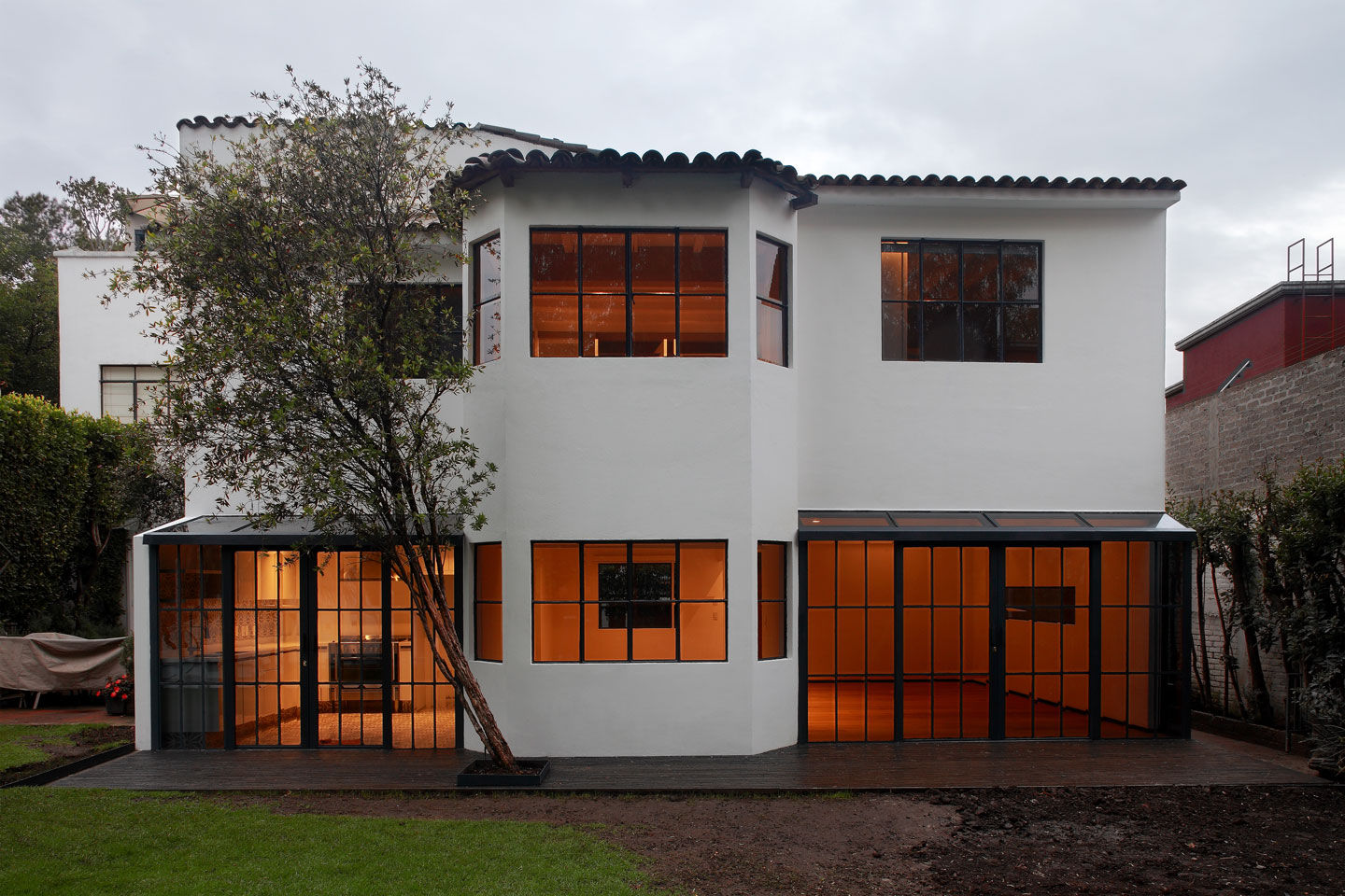 Fachada trasera BACE arquitectos Casas modernas ventanas,jardin,fachada,luz