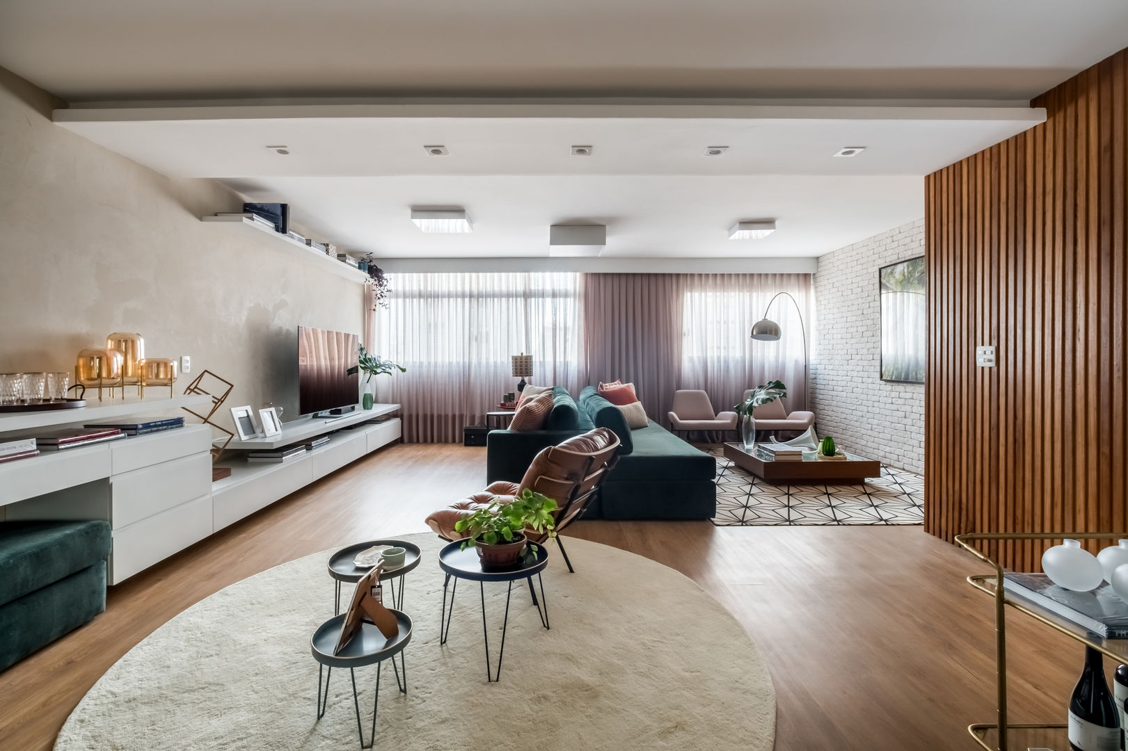 Apartamento Amplo, moderno e sofisticado no coração do Jardins, Studio Elã Studio Elã Вітальня