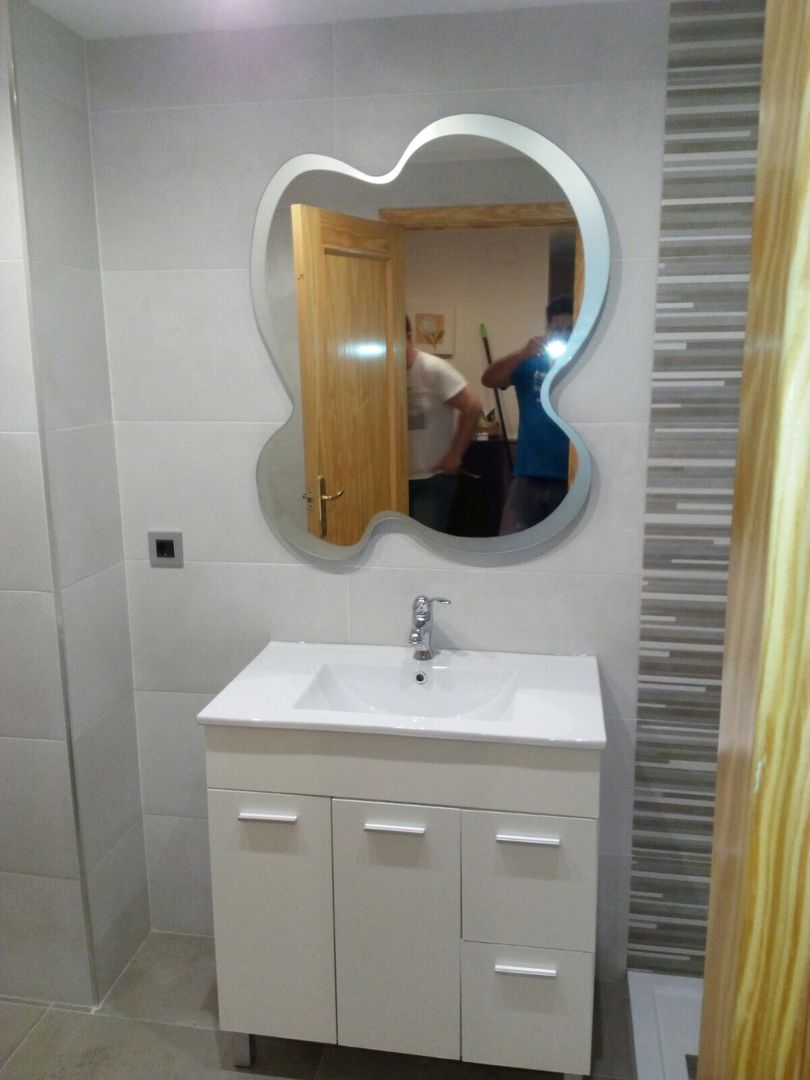 Reforma baños en Alicante, Obrisa Reformas y rehabilitaciones. Obrisa Reformas y rehabilitaciones. Modern style bathrooms Sinks