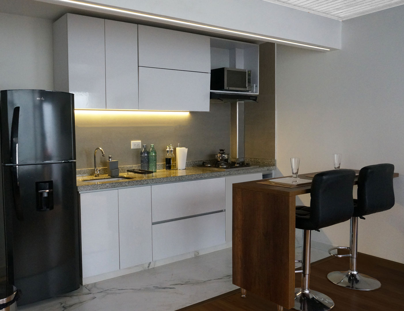 Apartamento 201, TikTAK ARQUITECTOS TikTAK ARQUITECTOS Small kitchens چپس بورڈ