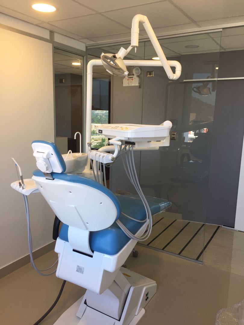 Remodelación de Clinica dental en La Dehesa, comuna de Lo Barnechea, Arqsol Arqsol พื้นที่เชิงพาณิชย์ คลินิก