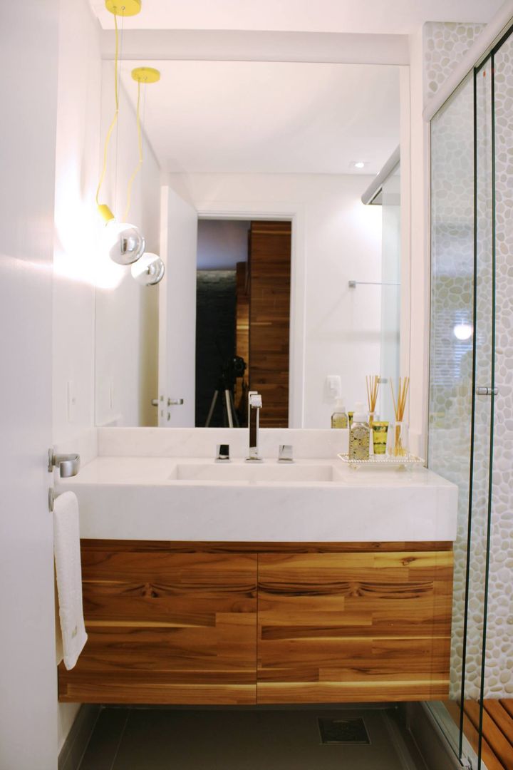 Residência no Recreio dos Bandeirantes, JBENARQ JBENARQ Modern bathroom Wood Wood effect