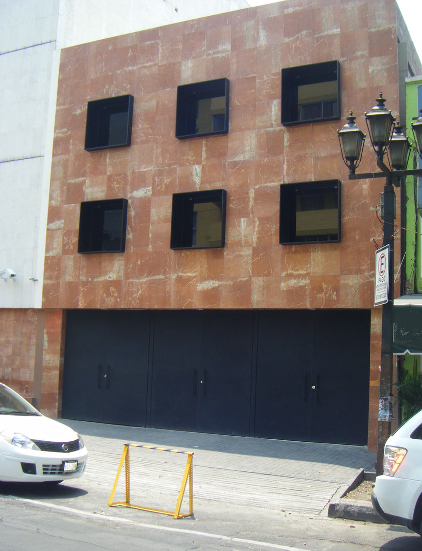 Oficinas CDMX LOGFE GRUPO DE ARQUITECTURA Casas de estilo minimalista