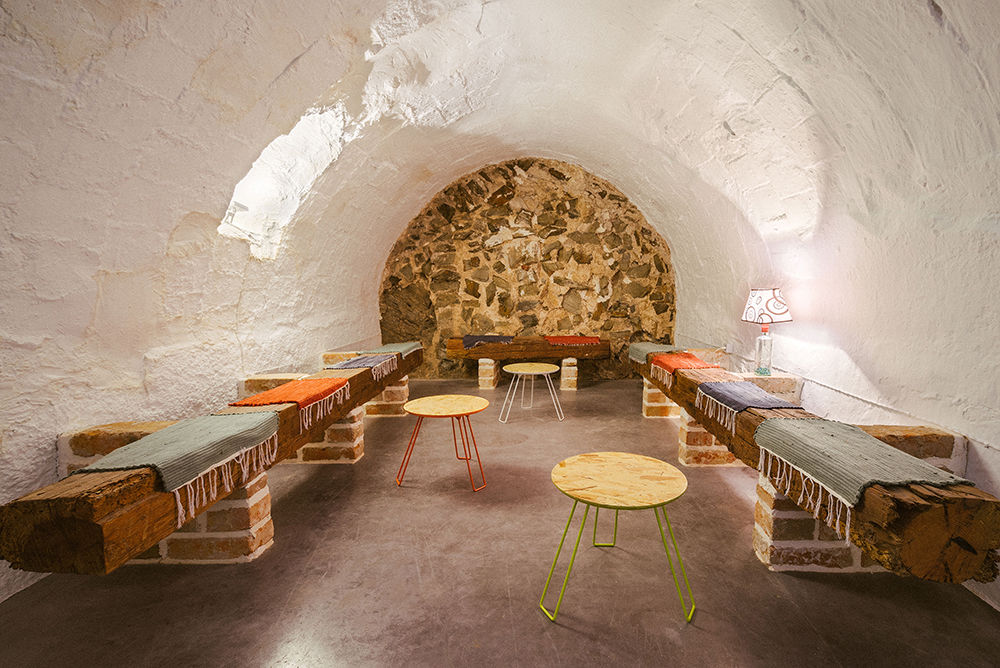 Reforma Integral: De Antiguo Pajar a Vivienda., OOIIO Arquitectura OOIIO Arquitectura Rustic style wine cellar Concrete