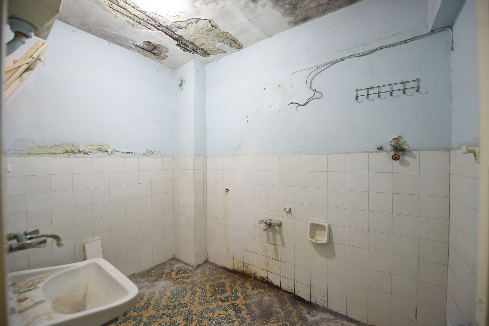 Eski Hali : Banyo Orby İnşaat Mimarlık bakım,onarım,yenileme,banyo