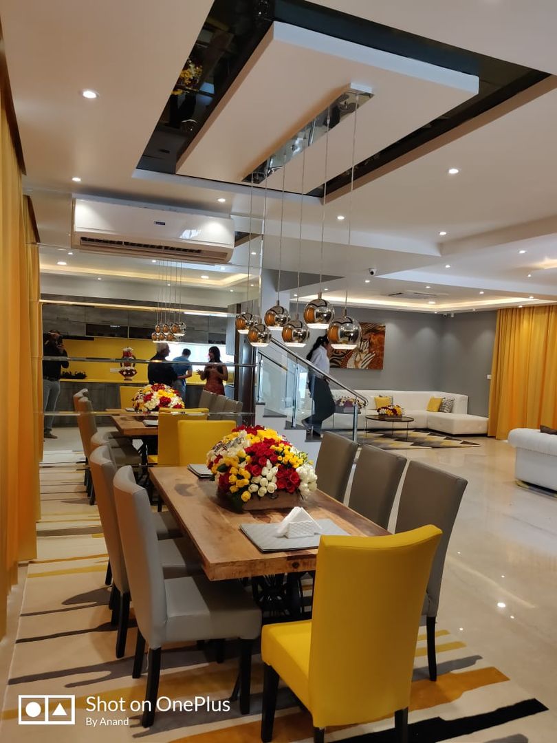 Villa #4 , Pavani Boulevard - Turn Key Project Interior , Enrich Interiors & Decors Enrich Interiors & Decors Ruang Makan Modern