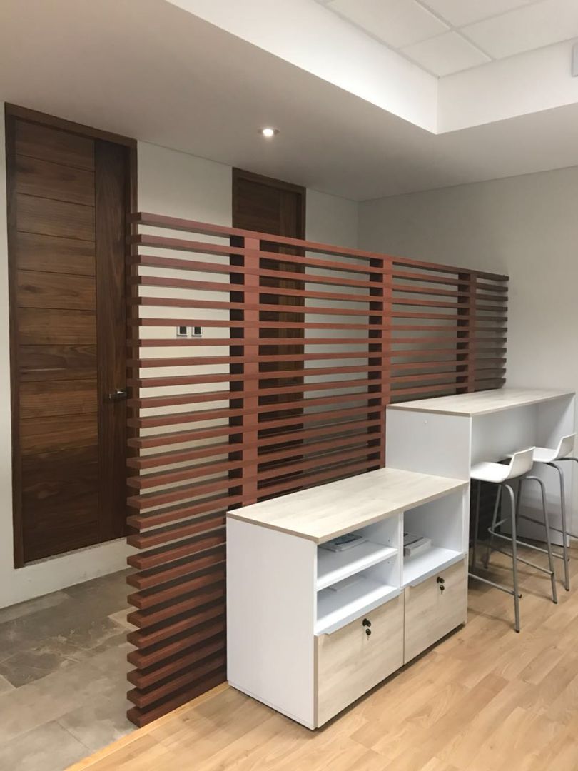 Barra de Alimentos y Muebles de almacenamiento GREAT+MINI Estudios y oficinas modernos Compuestos de madera y plástico