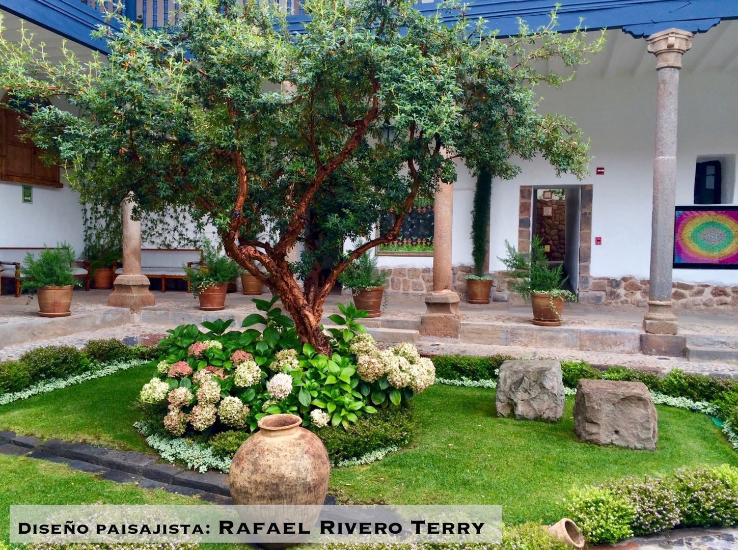 Proyecto paisajista "Belmond Palacio Nazarenas Hotel" Cusco, Perú. Rafael Rivero Terry arquitecto paisajista Jardines en la fachada