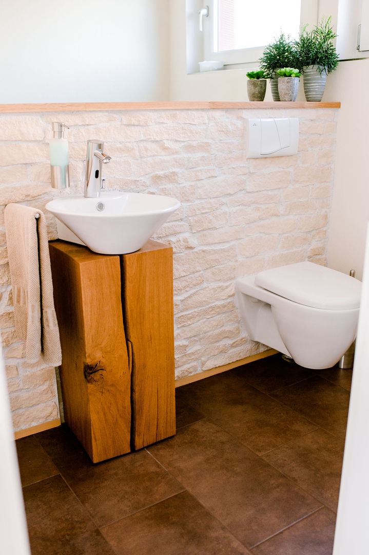 Gäste-Toilette wird zum Raumwunder, T-raumKONZEPT - Interior Design im Raum Nürnberg T-raumKONZEPT - Interior Design im Raum Nürnberg Modern Bathroom Wood Wood effect