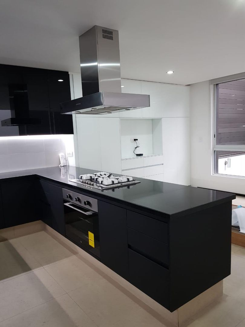 COCINA NEGRA, taller wb taller wb Built-in kitchens Glass