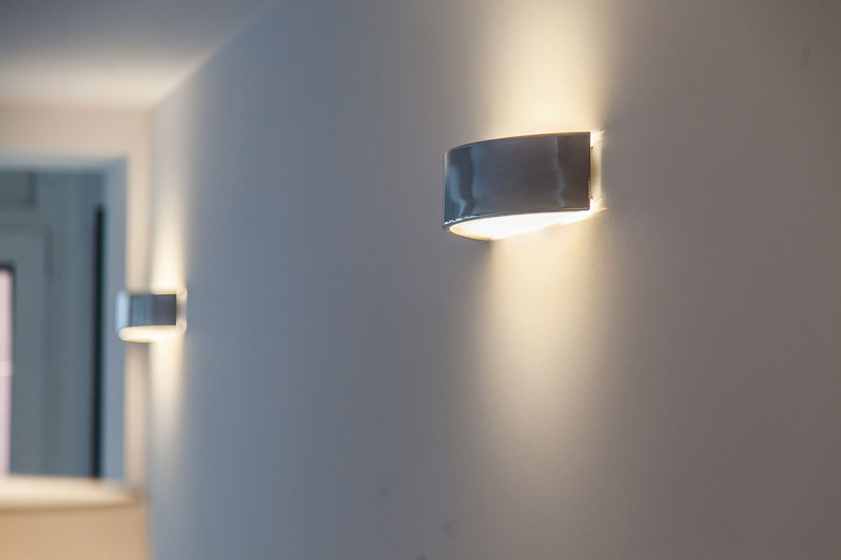 Puntos de luz. Bau Arquitectura Tarragona Pasillos, vestíbulos y escaleras de estilo moderno iluminación,apartamento,reforma