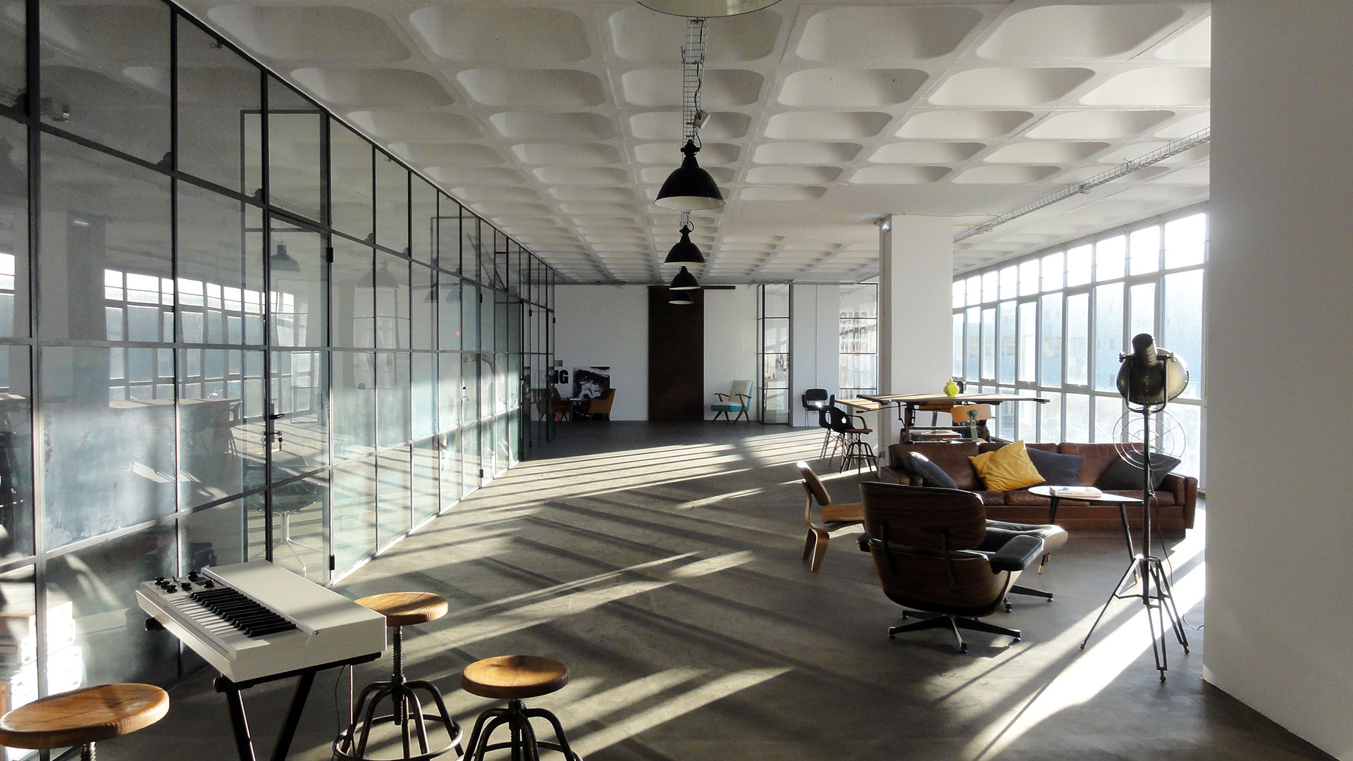 Cowork LAB — Marvila, Lisboa, FMO ARCHITECTURE FMO ARCHITECTURE Industrialne domowe biuro i gabinet