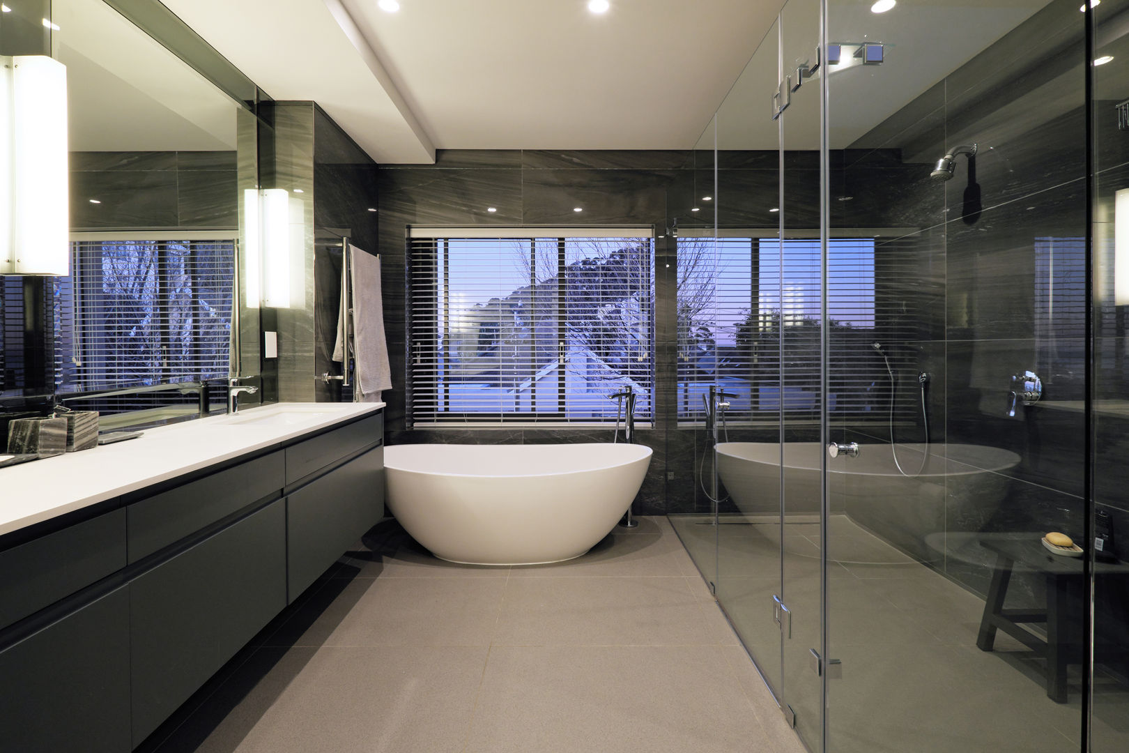 House Drelingcourt Fresnaye, KMMA architects KMMA architects Modern bathroom