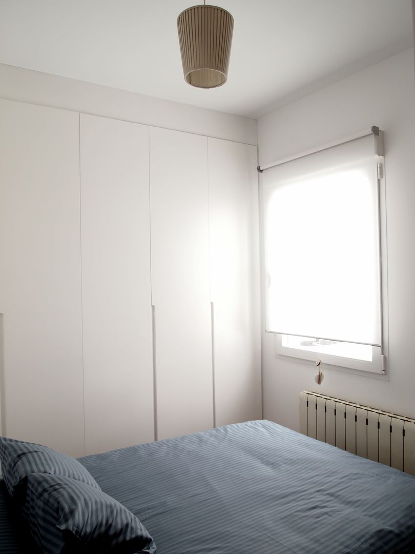 Dormitorio en color blanco Reformmia Cuartos de estilo moderno