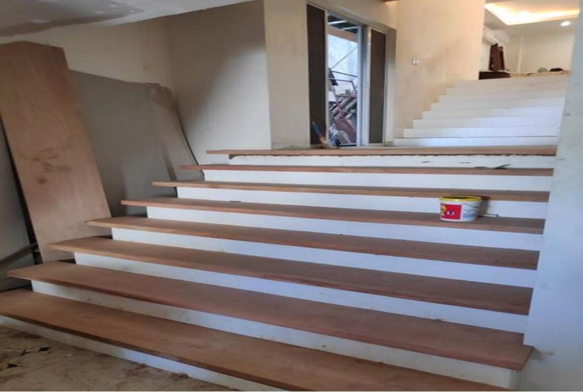View of Stairs, showing the split-level design at the portion of the Kitchen and Dining Areas Structura Architects