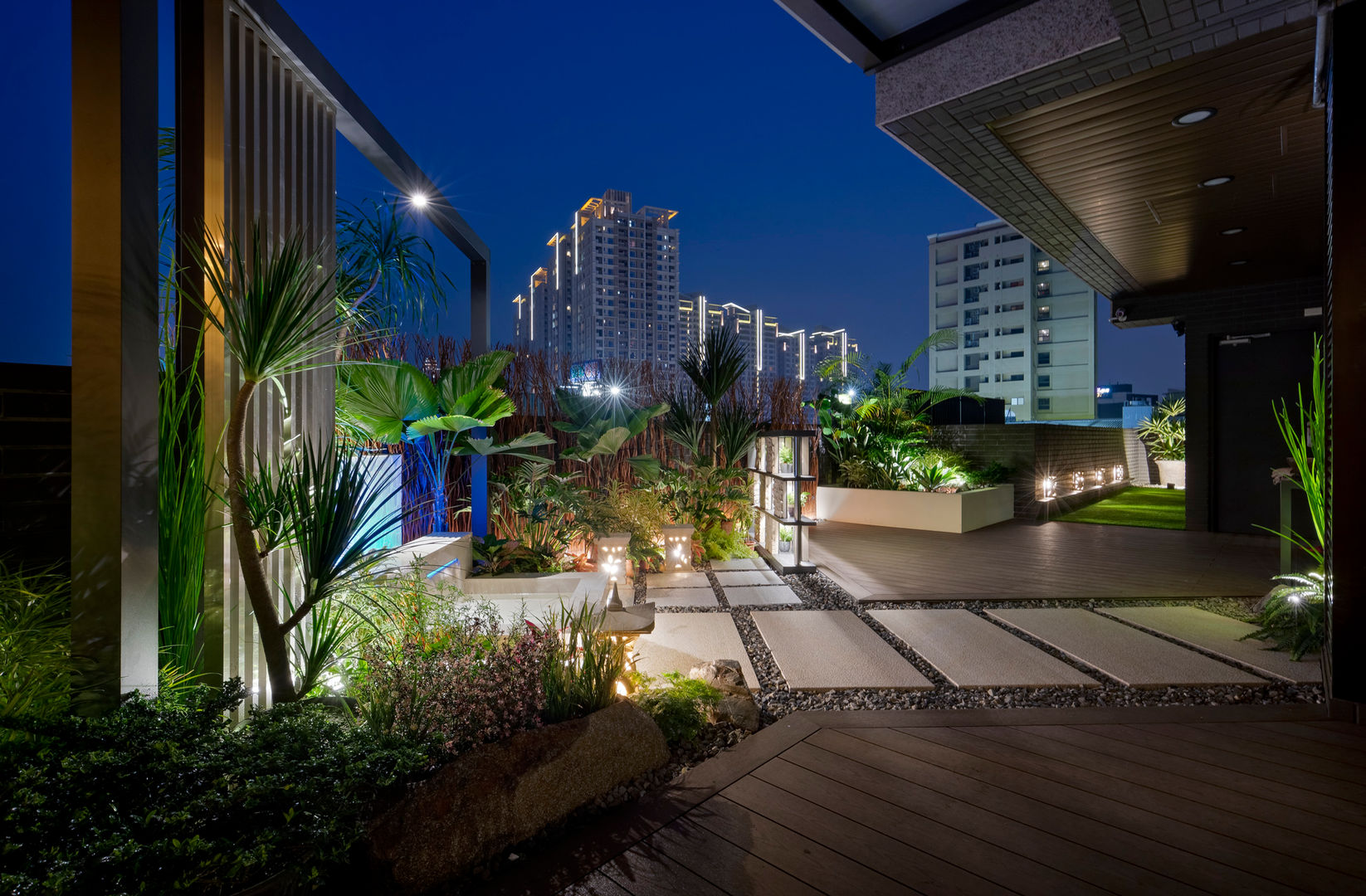 峇厘島熱帶度假風露臺, 大地工房景觀公司 大地工房景觀公司 Balcon, Veranda & Terrasse tropicaux