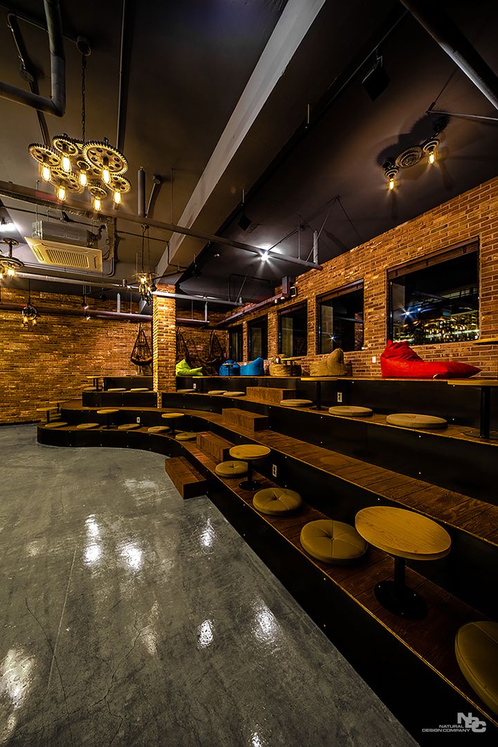 복합문화공간 - 카페 '마당', 내츄럴디자인컴퍼니 내츄럴디자인컴퍼니 Espacios comerciales Bares y Clubs