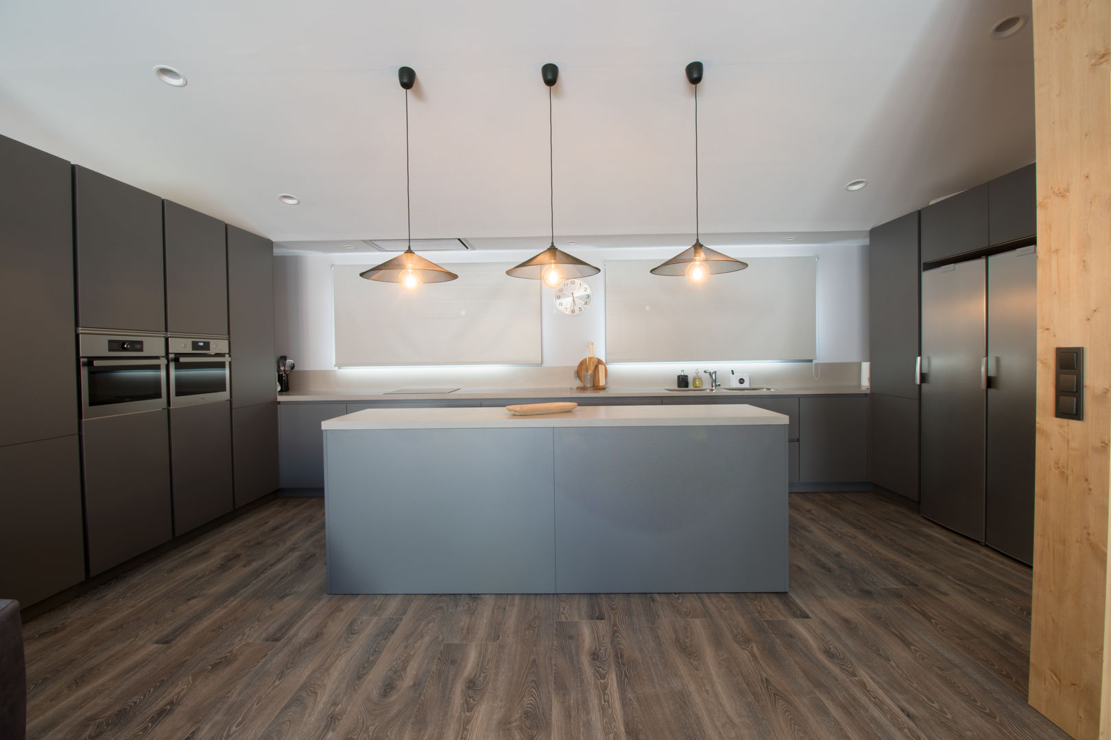 Edificio Plurifamiliar Cambrils, mesquearquitectura mesquearquitectura Built-in kitchens Engineered Wood Transparent