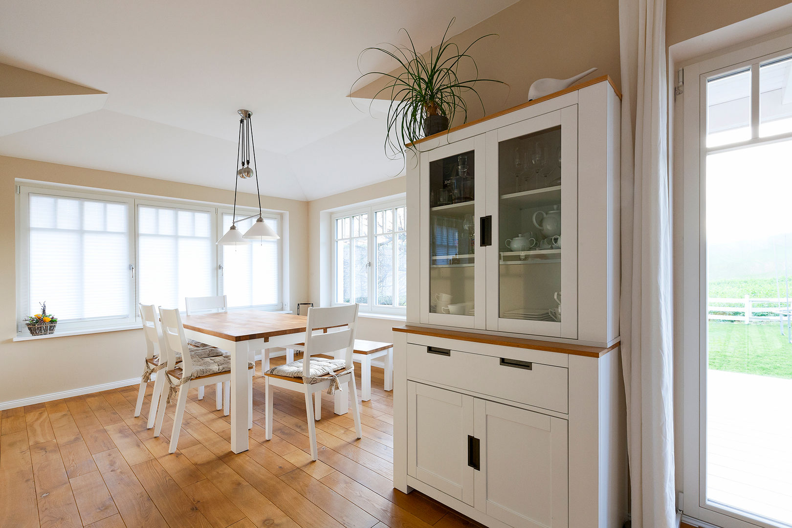 homify Scandinavian style dining room