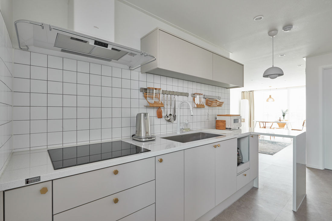 북유럽 풍 신혼집 인테리어 공간, 22평 작은 평수의 아파트 인테리어, BK Design Studio BK Design Studio Scandinavian style kitchen