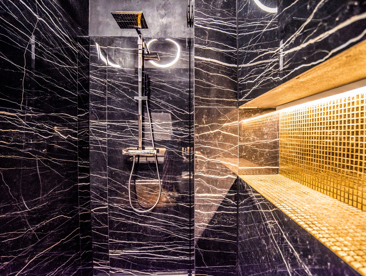 Exklusive Lichtplanung für eine luxuriöse Wohnung, Moreno Licht mit Effekt - Lichtplaner Moreno Licht mit Effekt - Lichtplaner Moderne Badezimmer