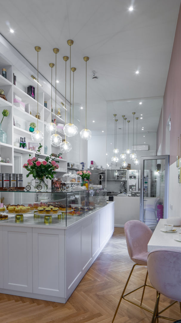 Classy Cupcake Store, Ivy's Design - Interior Designer aus Berlin Ivy's Design - Interior Designer aus Berlin Commercial spaces Glass Gastronomy