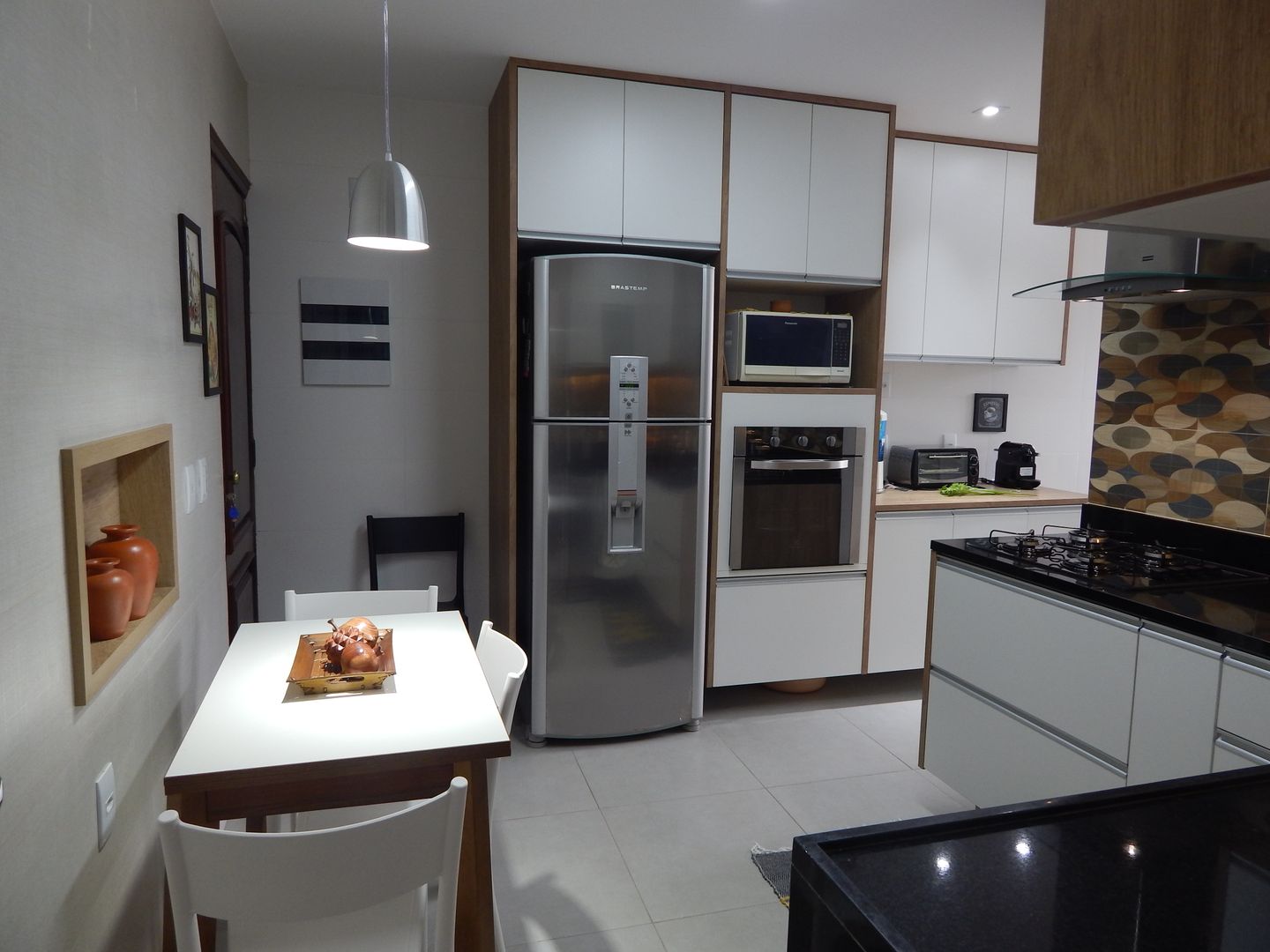 Claridade e espaço Izabella Biancardine Interiores Armários de cozinha
